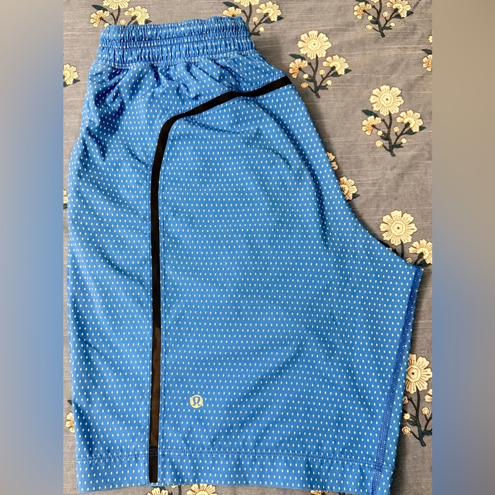 Lululemon Pace Breaker 9” Lined - Men’s Size M - Blue with White Polka Dots